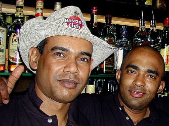 Wien: Habana Club, Barkeeper Shaik + Jose